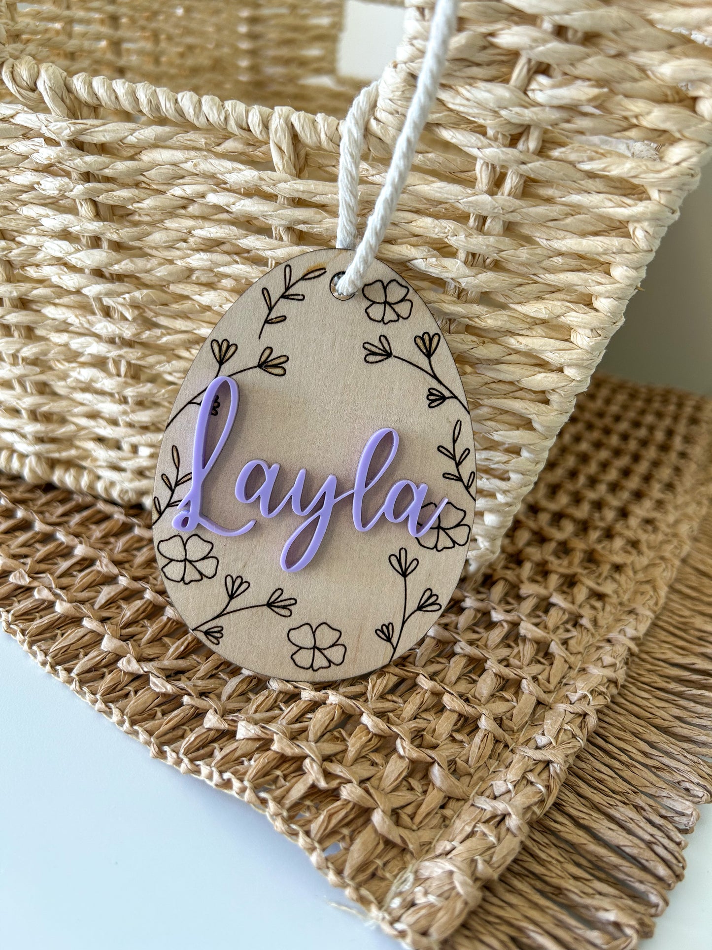 Easter egg tag with flowers